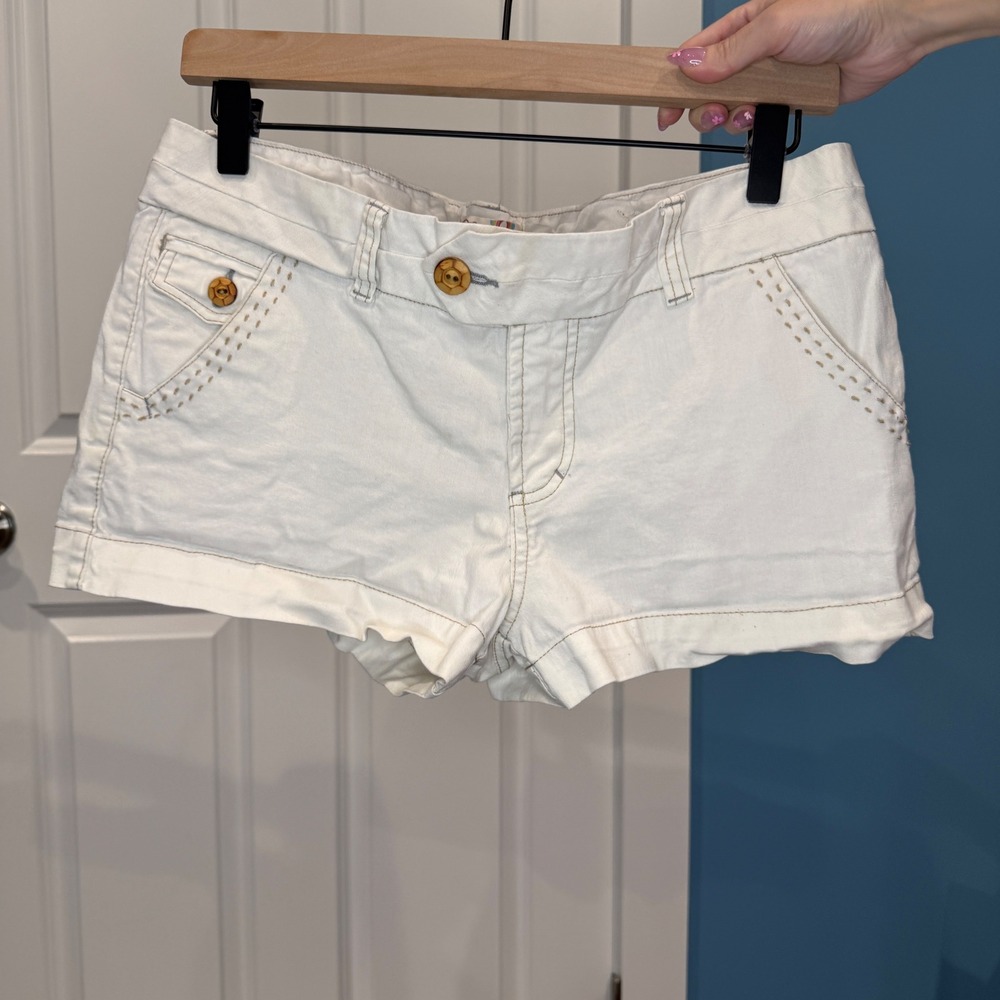 Ocean Pacific OP White Denim Shorts Women Size 11 Contrast Stitch Wood Buttons‎